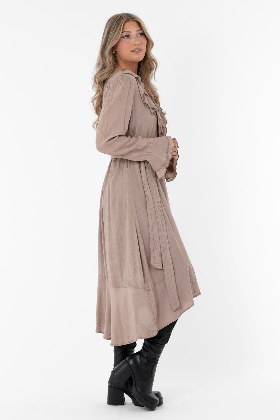 Adeline Dress Caffe Latte – klänningar från Capri Collection