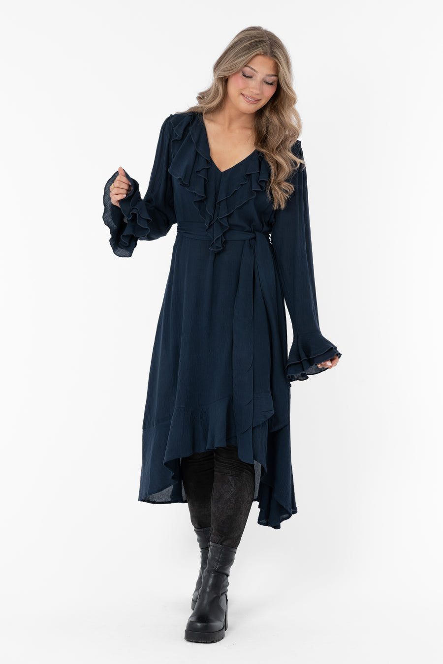 Adeline Dress Midnight Blue – klänningar från Capri Collection