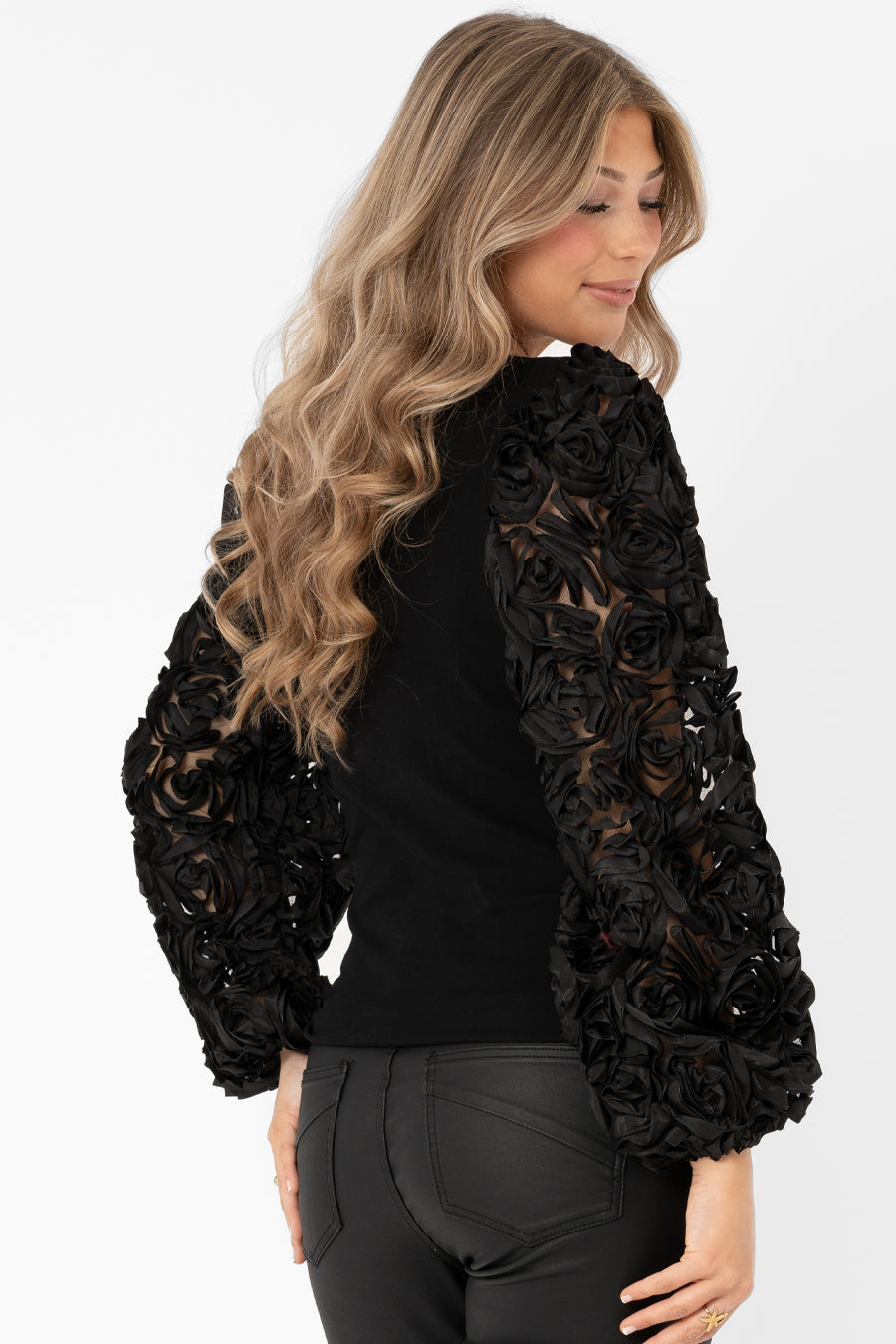 Amelie Top Black – toppar från Capri Collection