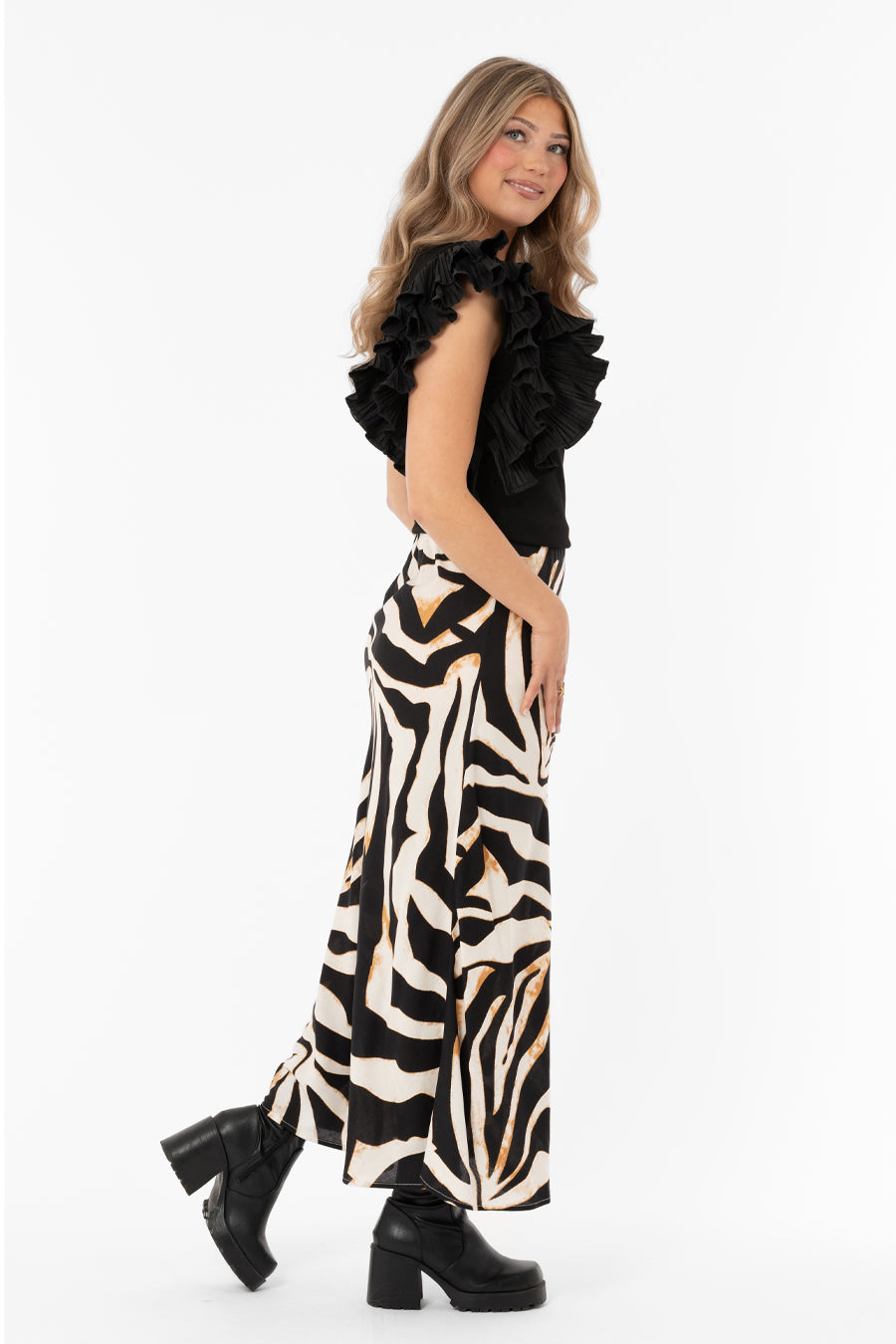 Bea Skirt Ivory/Black – kjolar från Capri Collection