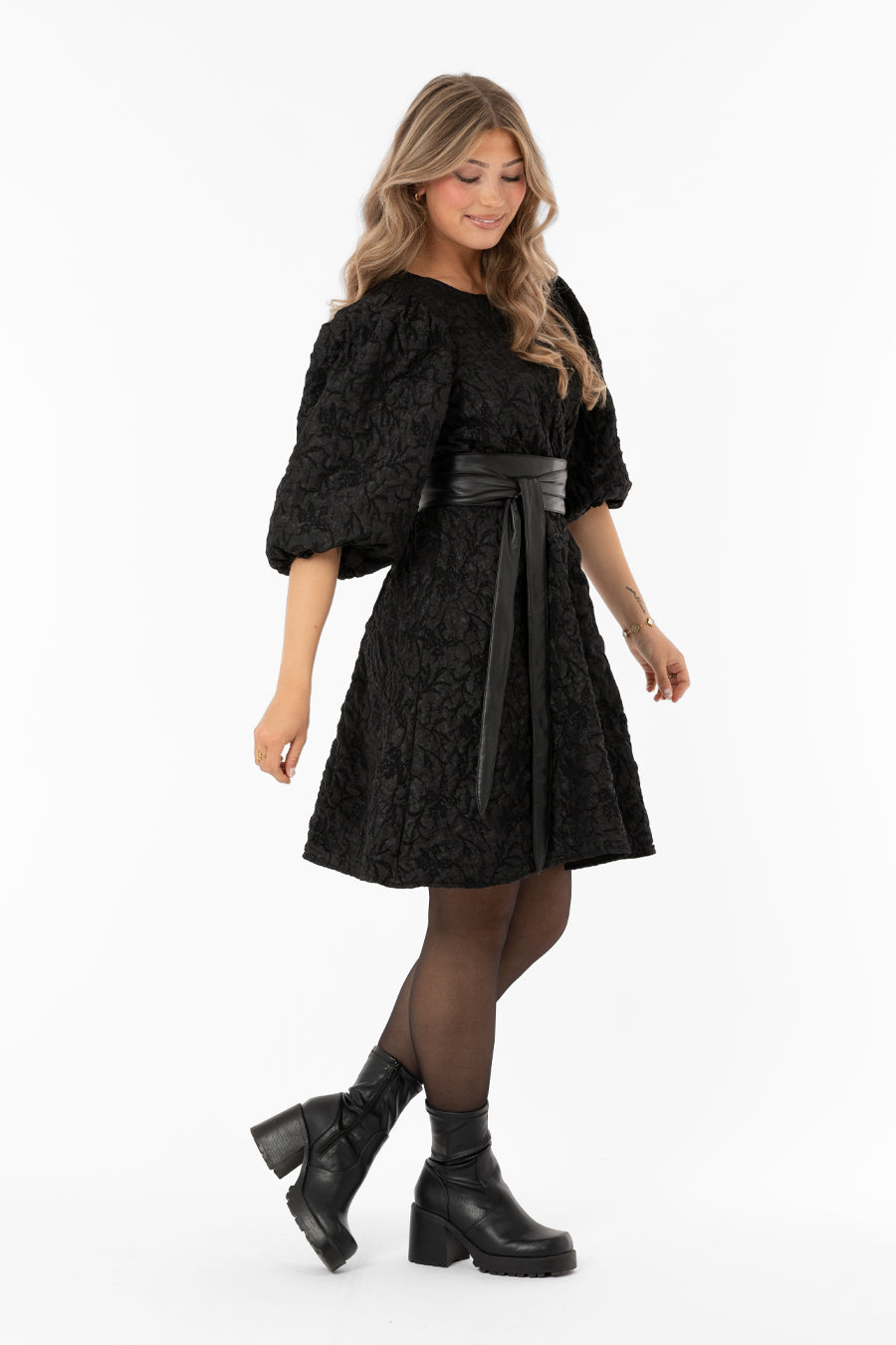 Belora Dress Black – klänningar från Capri Collection