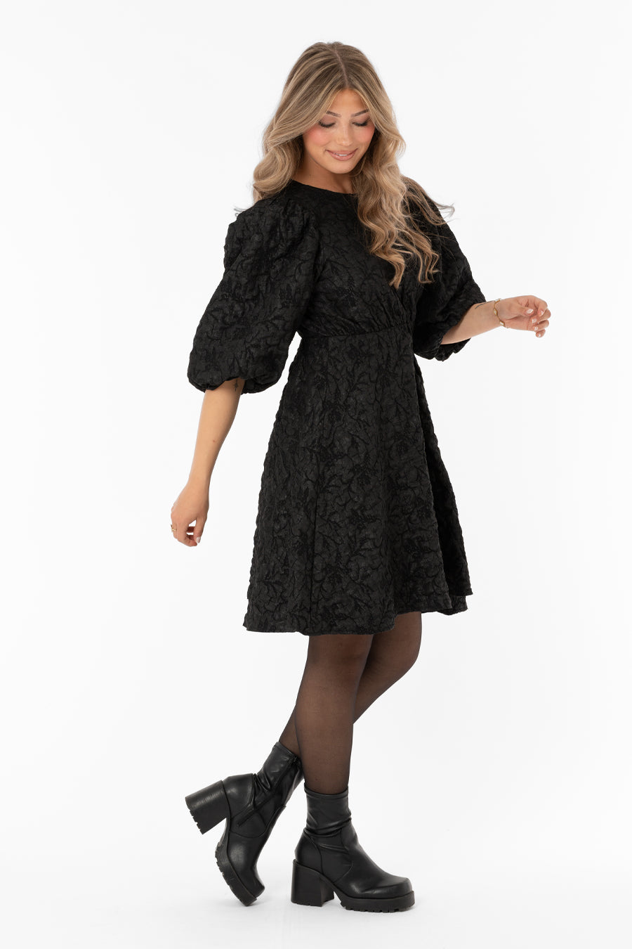 Belora Dress Black – klänningar från Capri Collection