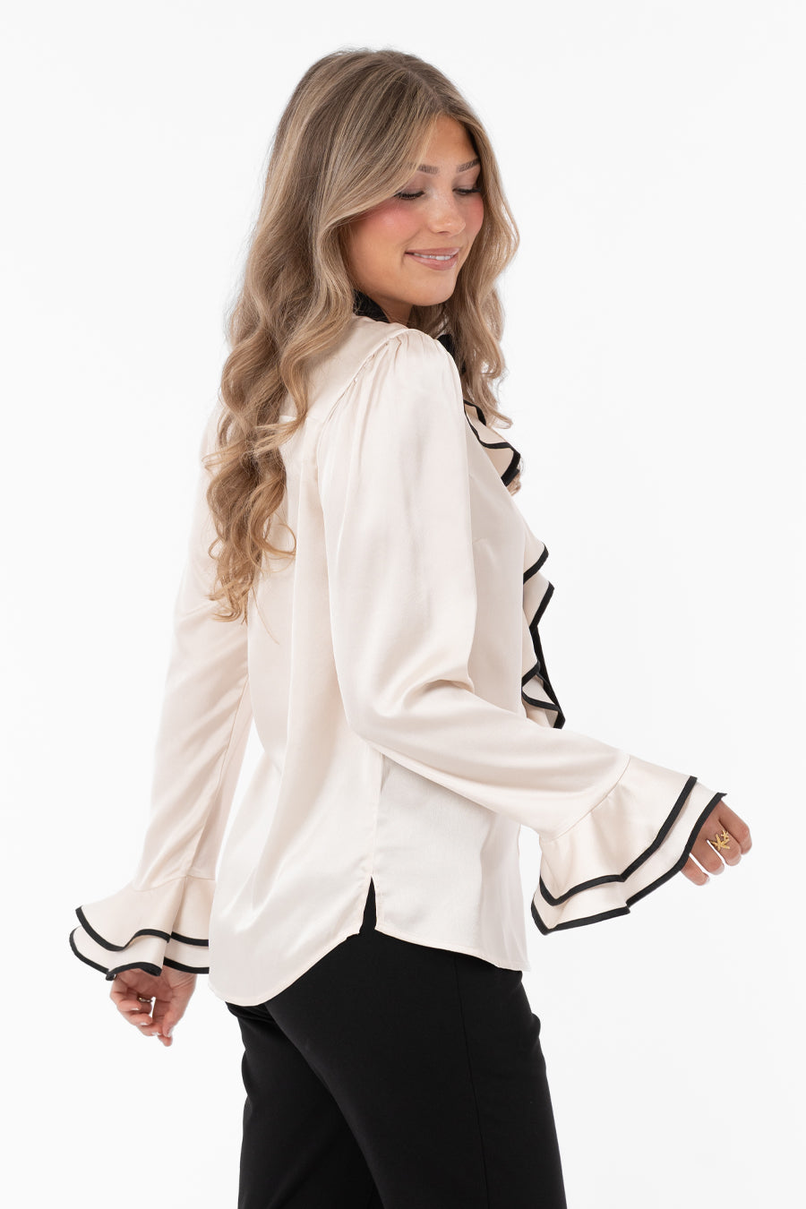 Celine Blouse Champagne/Black – toppar från Capri Collection