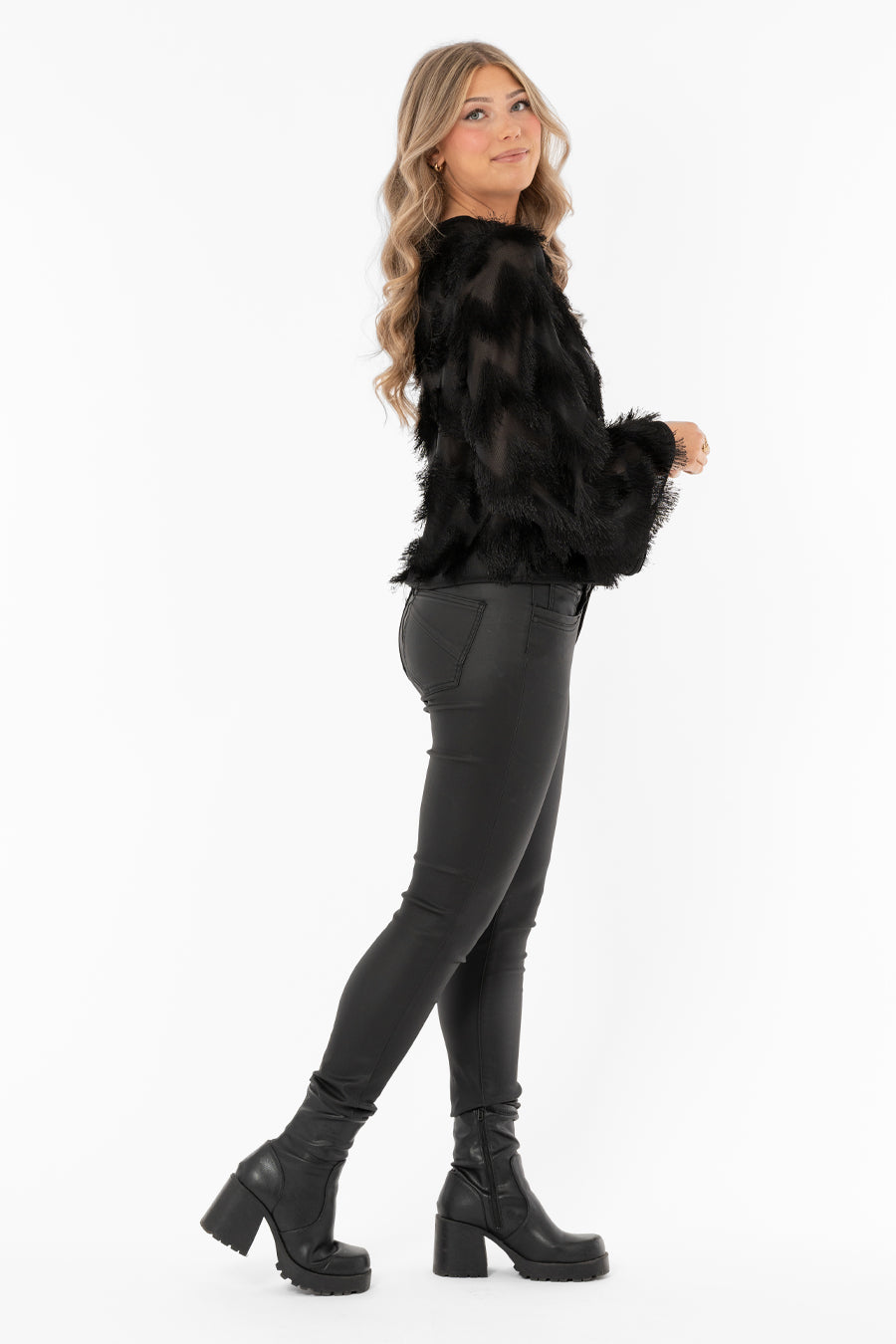 Desiree Sweater Black – ytterplagg från Capri Collection