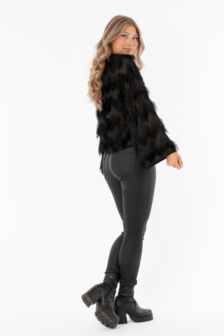 Desiree Sweater Black – ytterplagg från Capri Collection