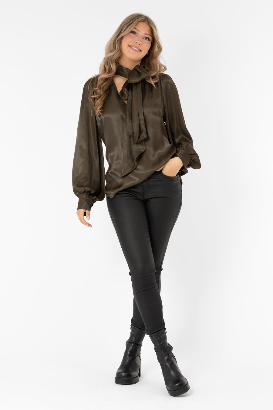 Dolce Blouse Pine Green – toppar från Capri Collection