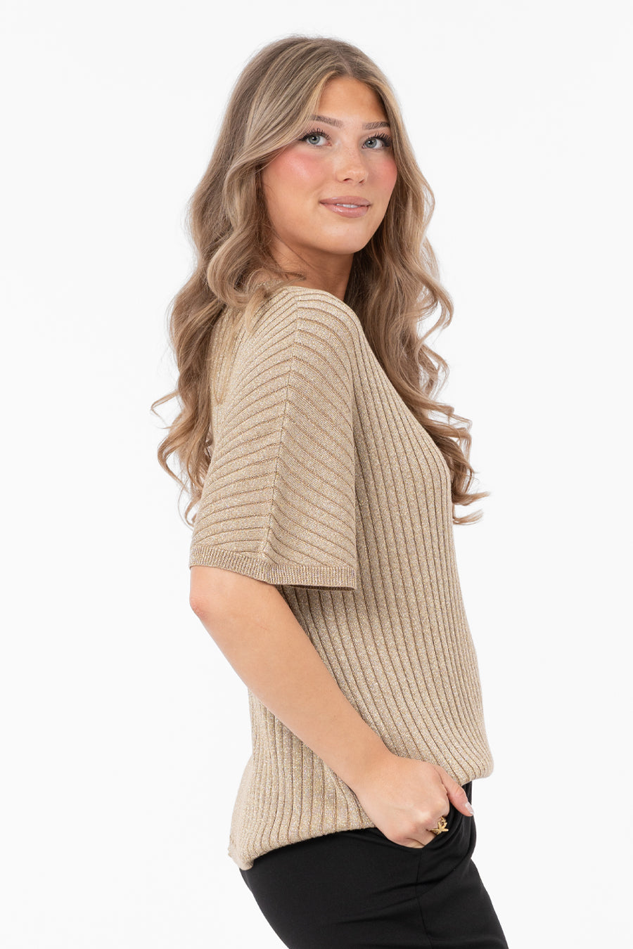 Frances Knit Top Antique Gold – toppar från Capri Collection