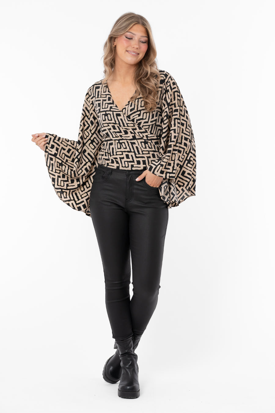 Giovanna Blouse Jacket Black/Sand/Gold – toppar från Capri Collection