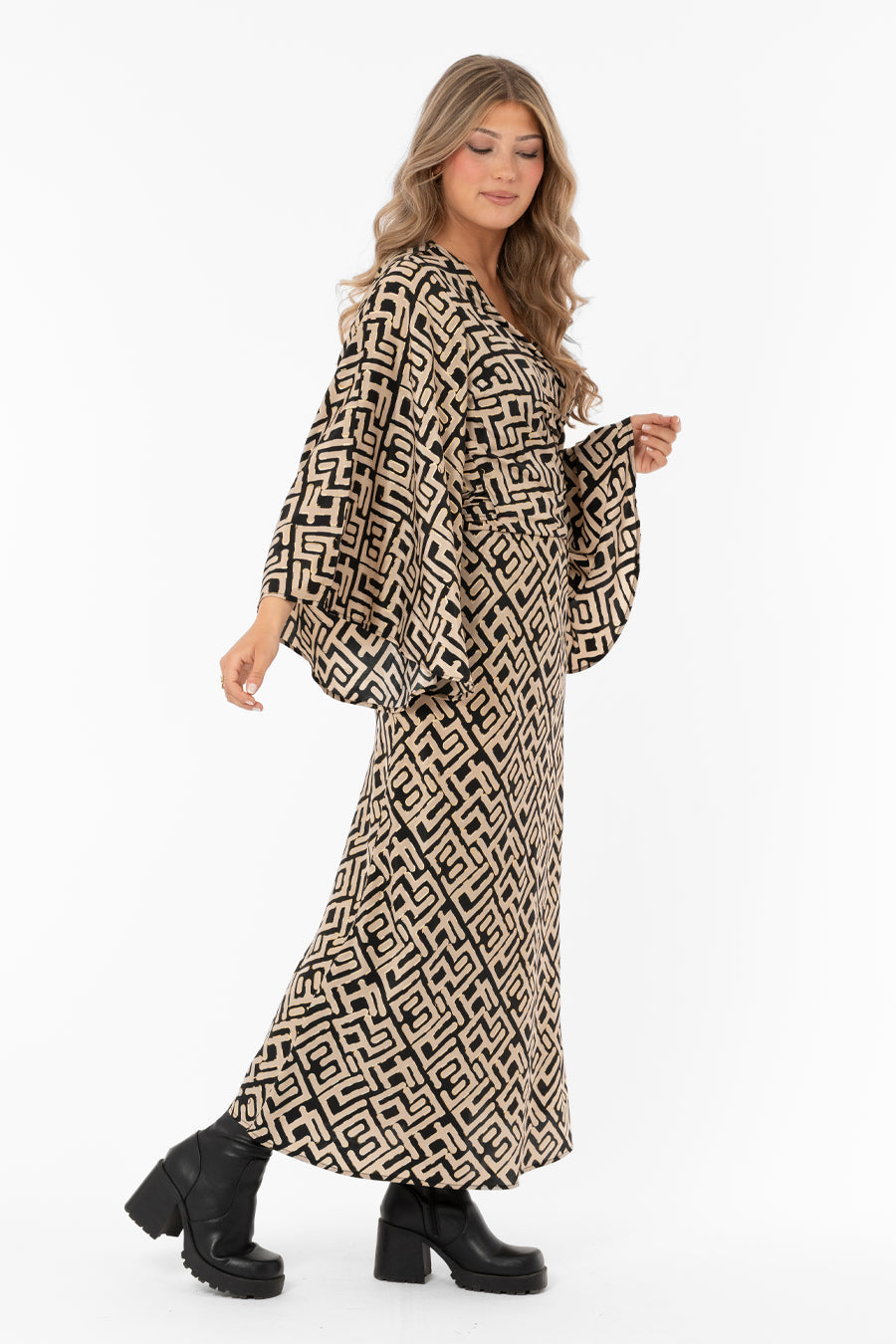 Giovanna Blouse Jacket Black/Sand/Gold – toppar från Capri Collection