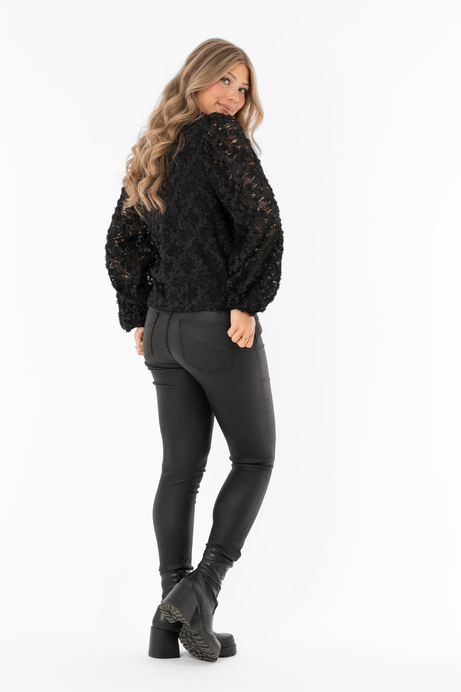 Isolde Blouse Black – toppar från Capri Collection