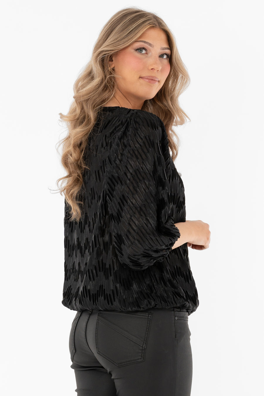 Jewel Plisse Blouse Black – toppar från Capri Collection