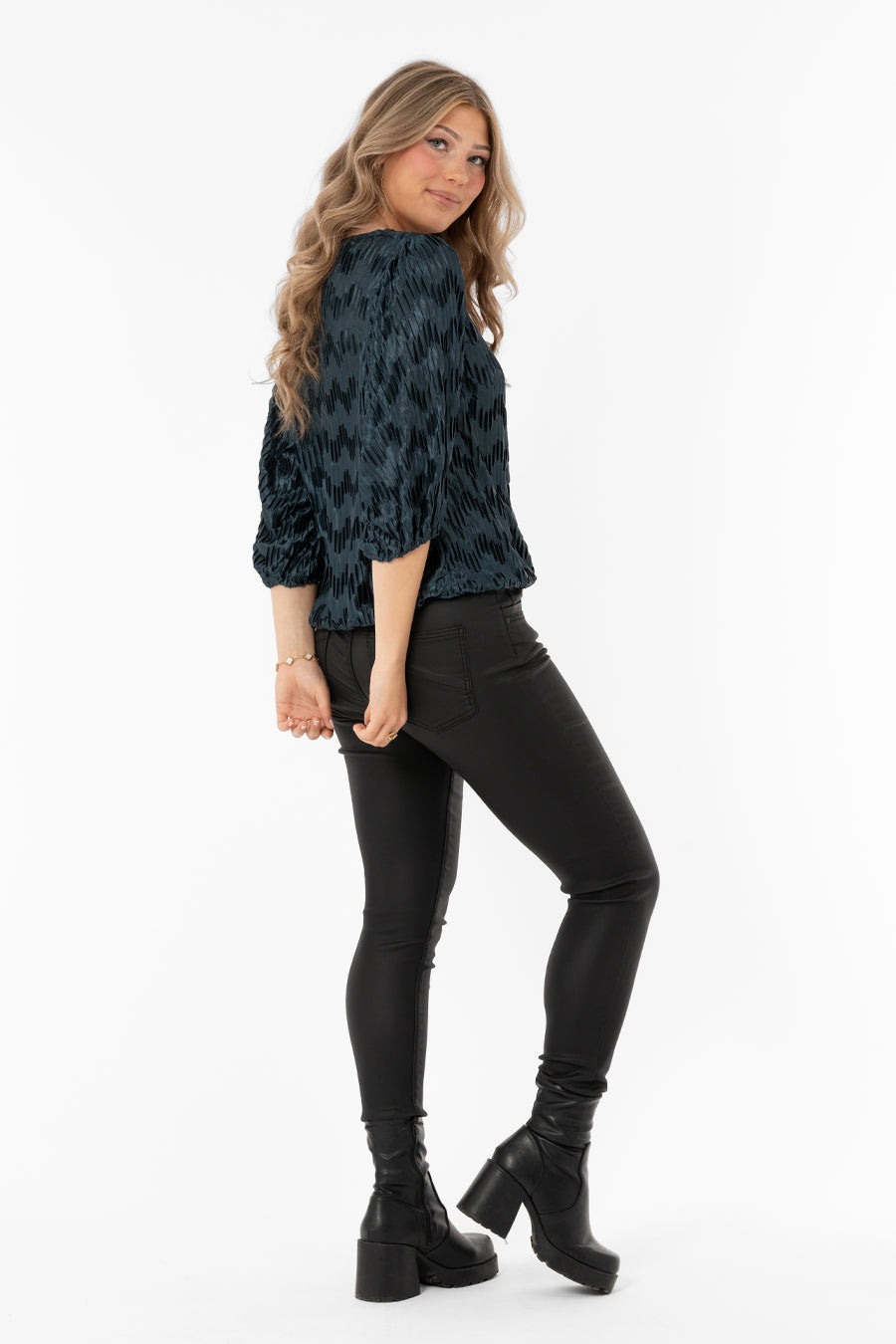 Jewel Plisse Blouse Velvet Blue – toppar från Capri Collection