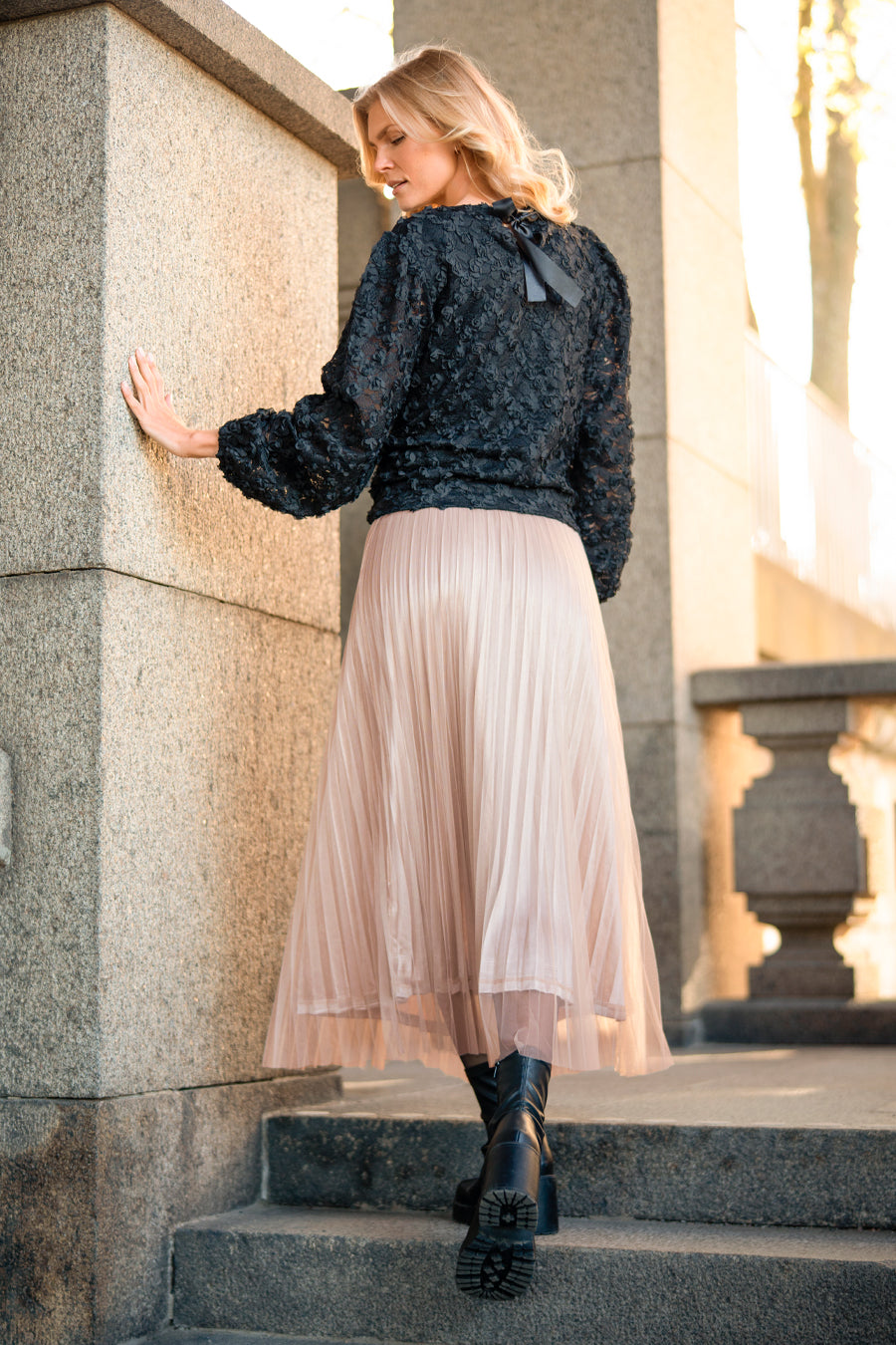 Isolde Blouse Black – toppar från Capri Collection