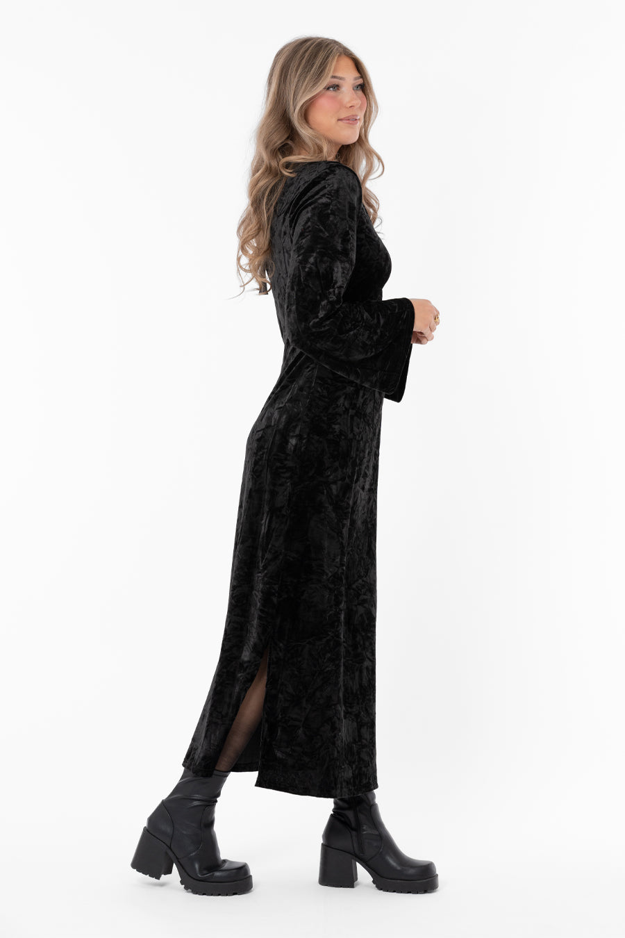 Valerie Velvet Dress Black – klänningar från Capri Collection