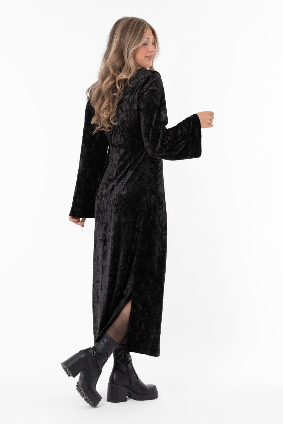 Valerie Velvet Dress Black – klänningar från Capri Collection